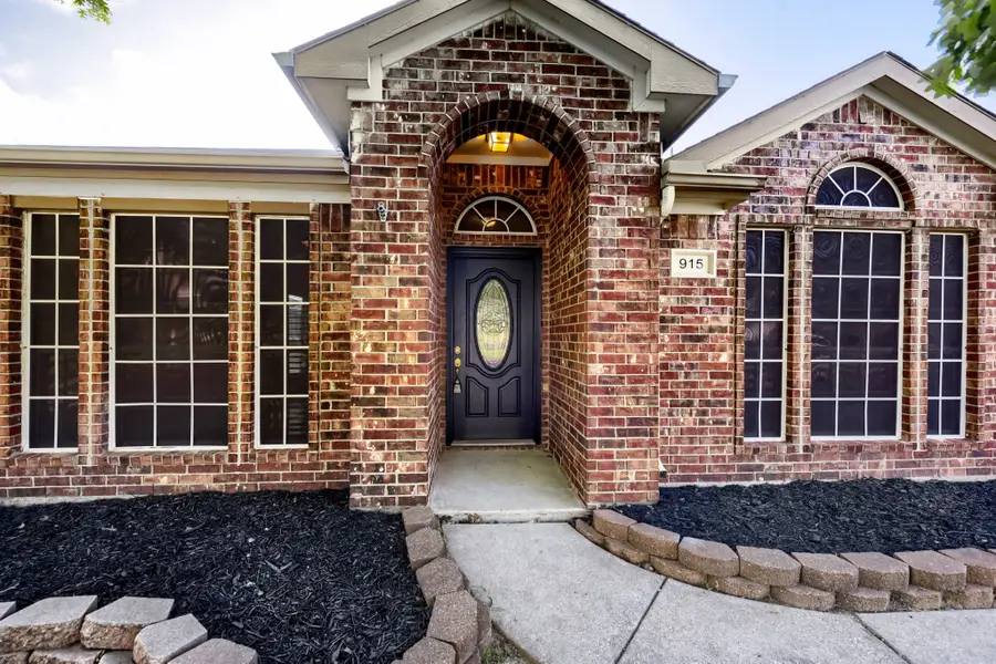 915 Hidden Oaks Drive, Burleson, TX 76028 - #3