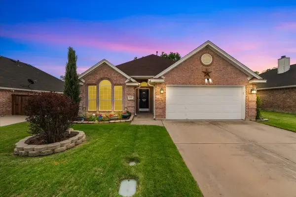 8704 Saranac Trail, Fort Worth, TX 76118