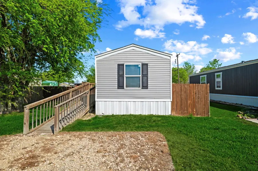 205 E Park Street, Frost, TX 76641 - #2