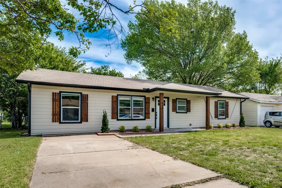 544 NW King Street, Burleson, TX 76028 - #3