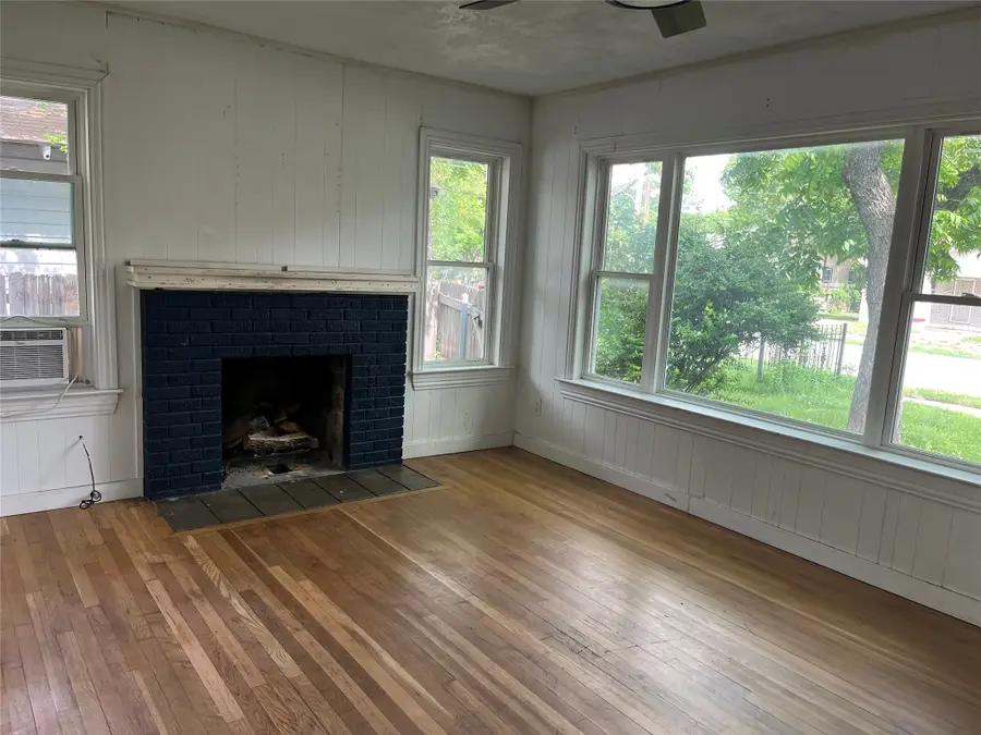 4060 Mt Vernon Avenue, Fort Worth, TX 76103 - #3