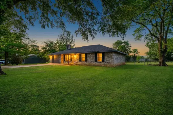 620 Moore Street, Blossom, TX 75416