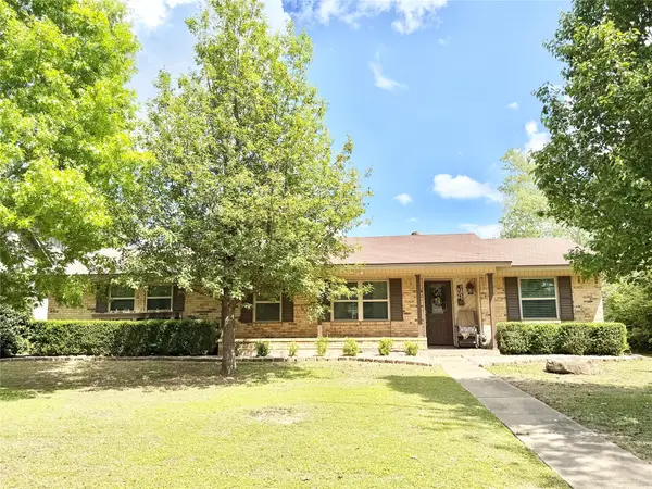 806 Glen Key Street, Denison, TX 75020
