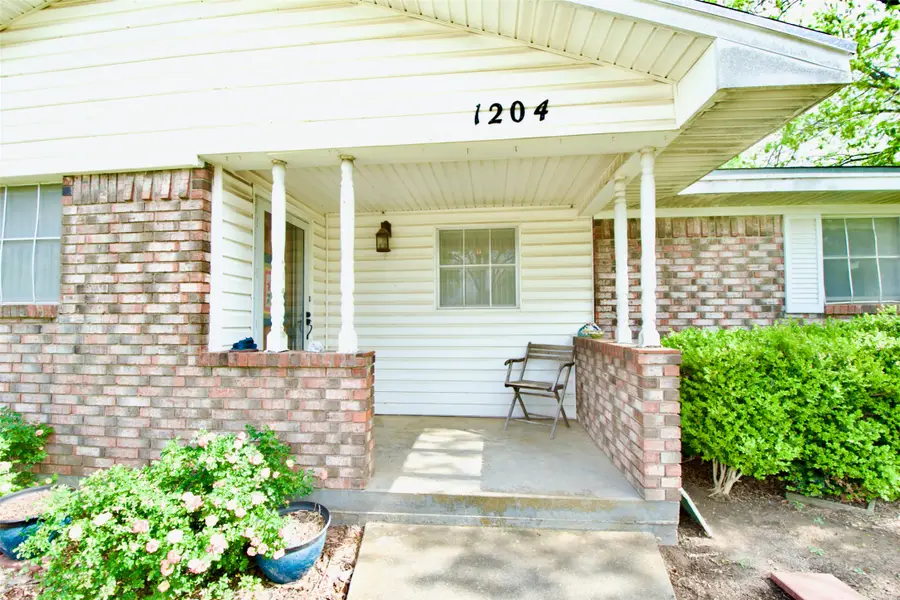 1204 W 21st Street, Clifton, TX 76634 - #2