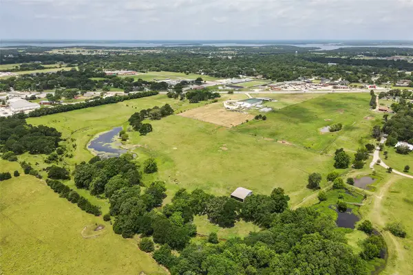 1100 Debbie Lane, Pilot Point, TX 76258