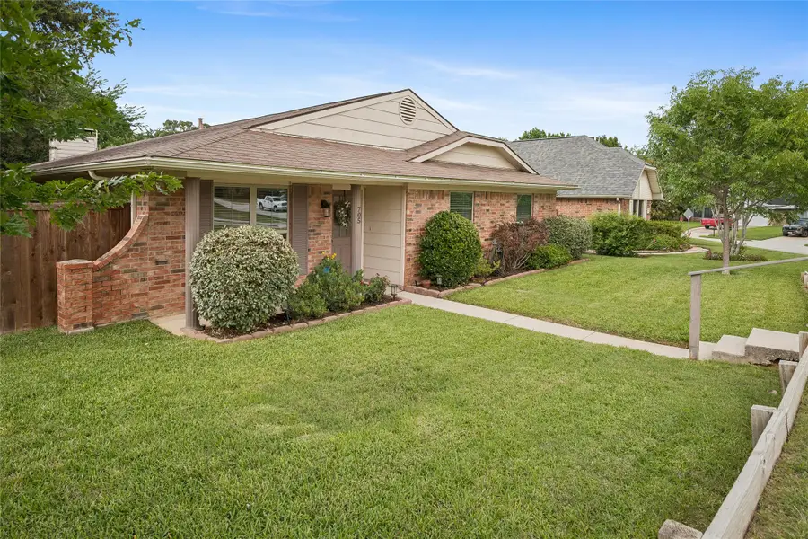 705 Walnut Drive, Lewisville, TX 75067 - #2
