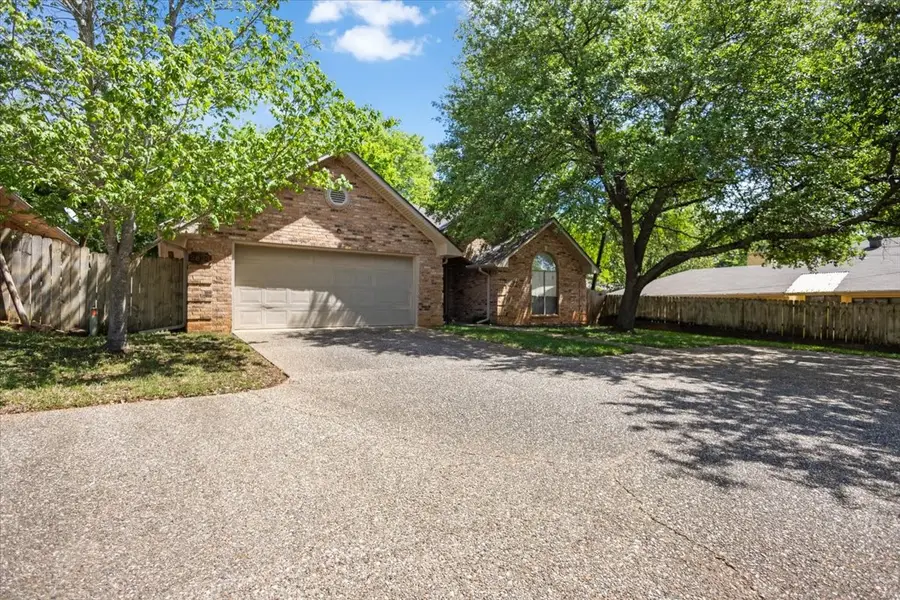2824 Crestview Avenue, Tyler, TX 75701 - #3
