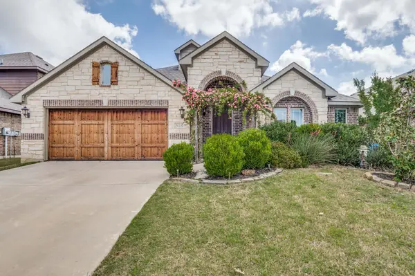 516 Lakeview Drive, Alvarado, TX 76009