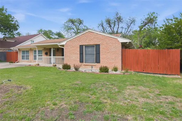 4216 Selkirk Drive W, Fort Worth, TX 76109