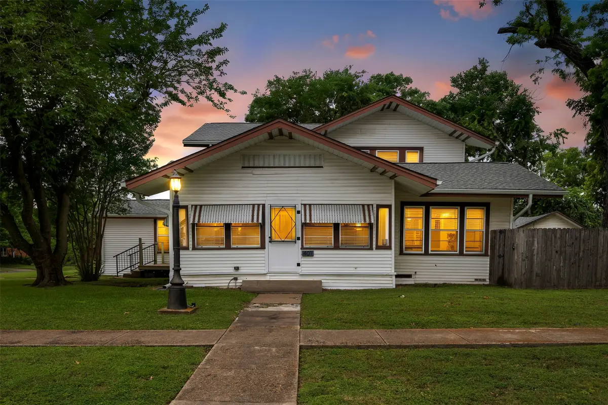 401 N Dallas Street, Ennis, TX 75119 - #1