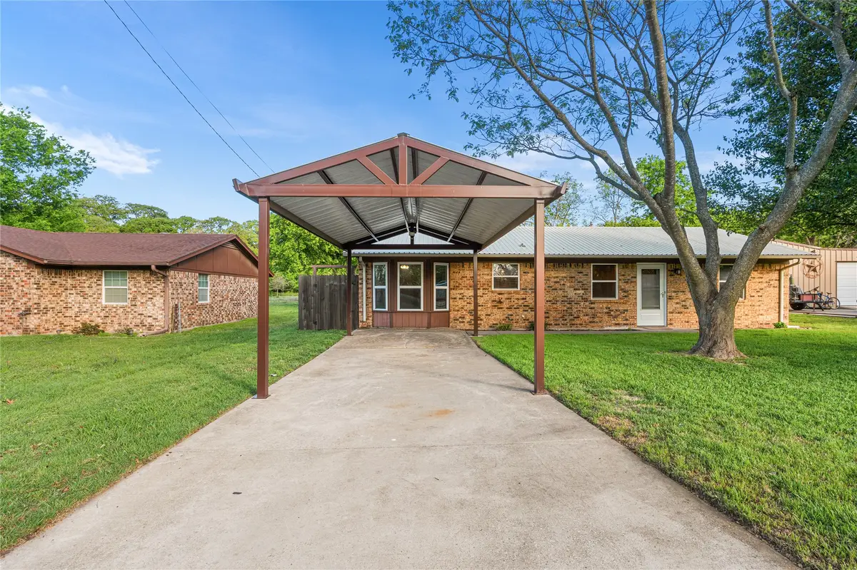 104 Chisholm Street, Saint Jo, TX 76265 - #1