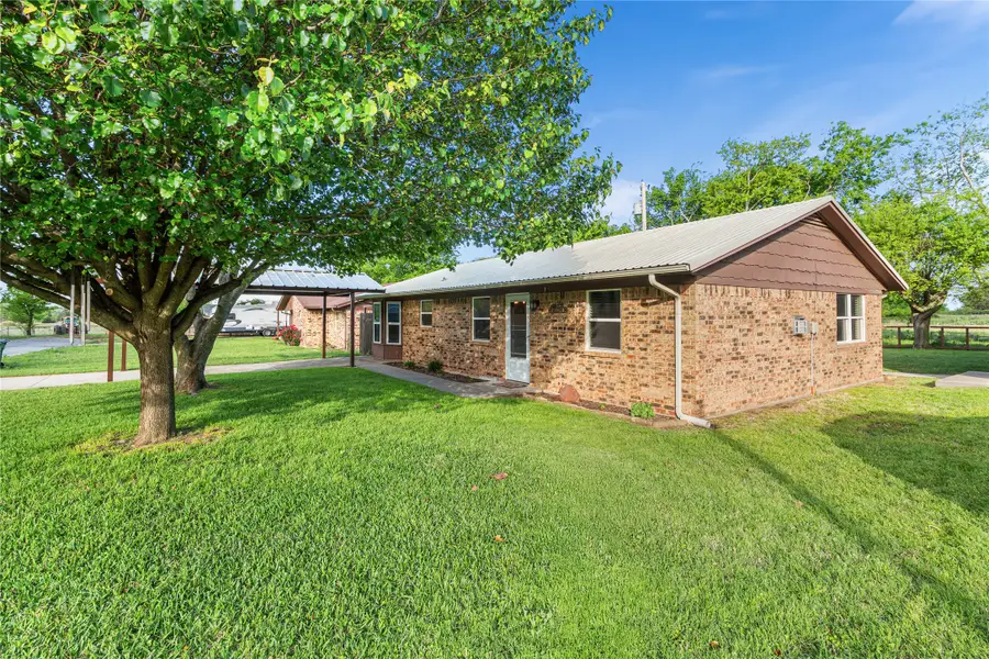 104 Chisholm Street, Saint Jo, TX 76265 - #3