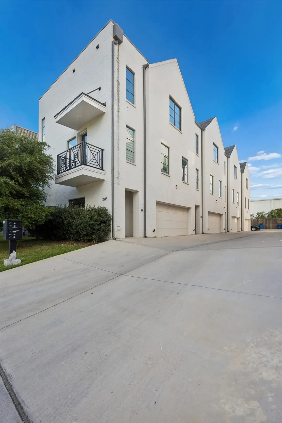 2715 Kimsey Drive #102, Dallas, TX 75235 - #1
