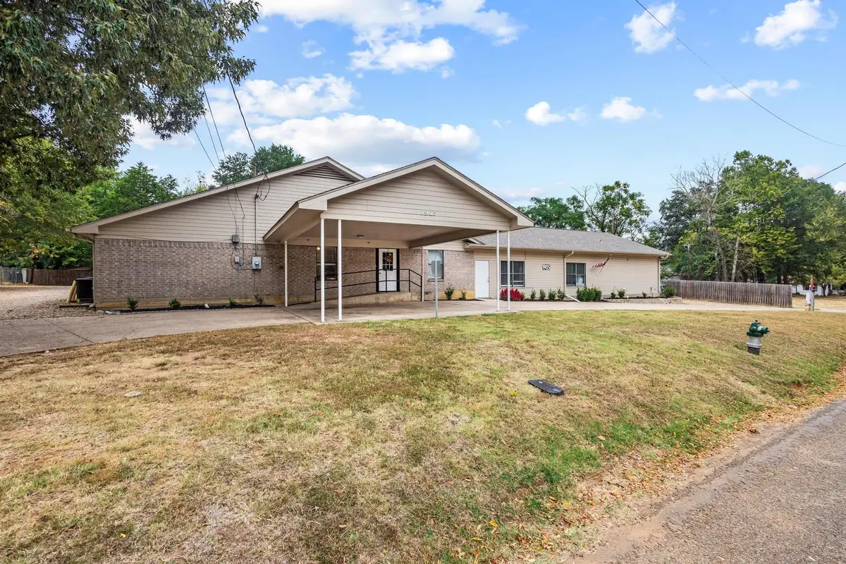 1905 E Price St, Paris, TX 75460 - #1