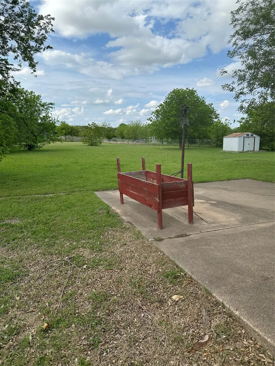 200 Earle Road, Hewitt, TX 76643 - #3