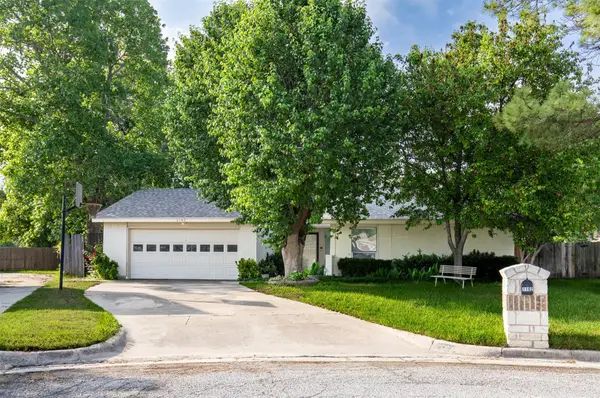 1102 St Croix Court, Arlington, TX 76012