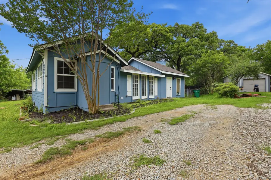 5821 Highland Avenue, Haltom City, TX 76117 - #3