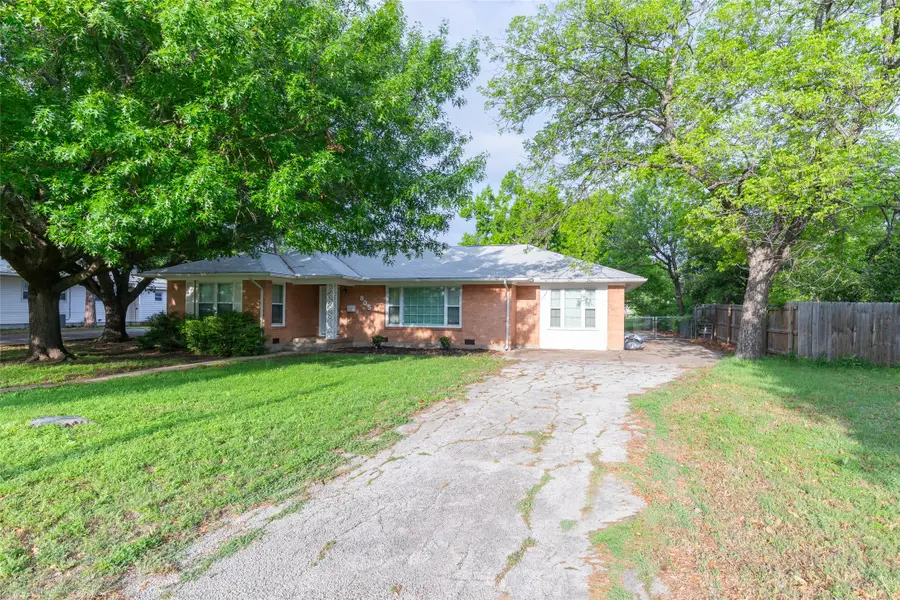 805 S Seaman Street, Eastland, TX 76448 - #3