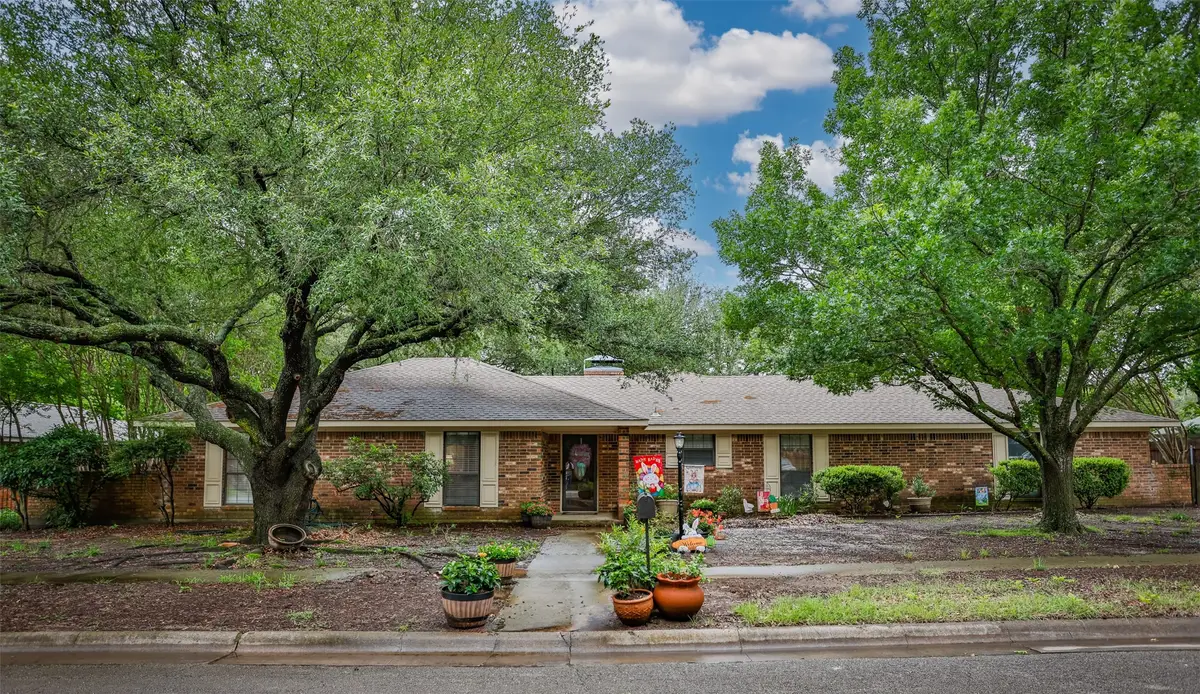 2002 Everglade Drive, Gainesville, TX 76240 - #1