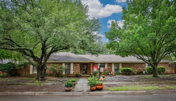 2002 Everglade Drive, Gainesville, TX 76240