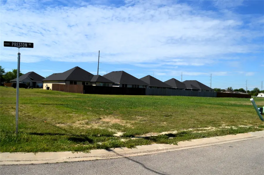 303 Preston Road, Mabank, TX 75147 - #2