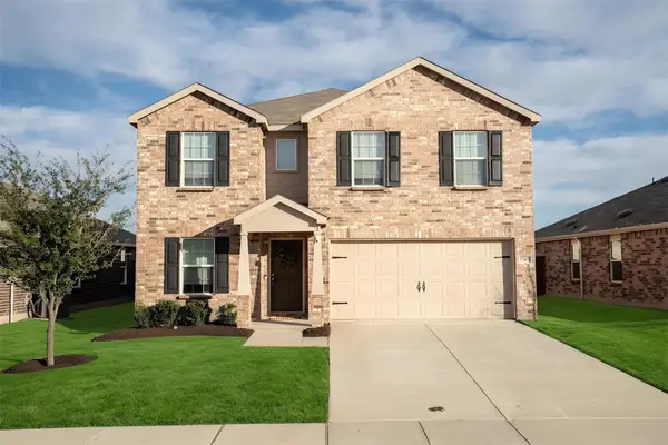 1305 Vernon Drive, Aubrey, TX 76227