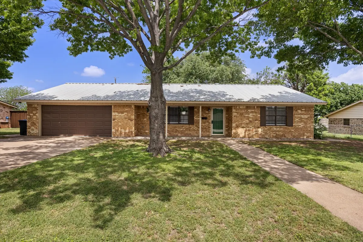 1110 Gifford Drive, Granbury, TX 76048 - #1