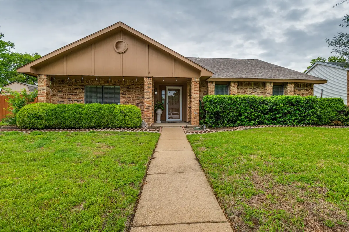402 Chestnut Drive, Grand Prairie, TX 75052 - #1