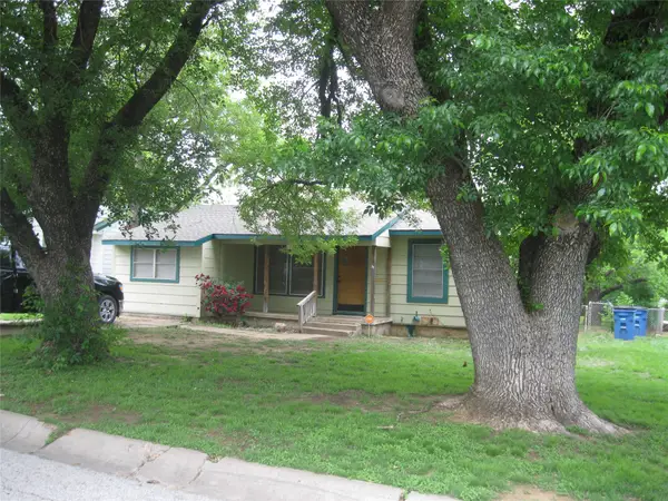 1206 W Dyer Street, Breckenridge, TX 76424