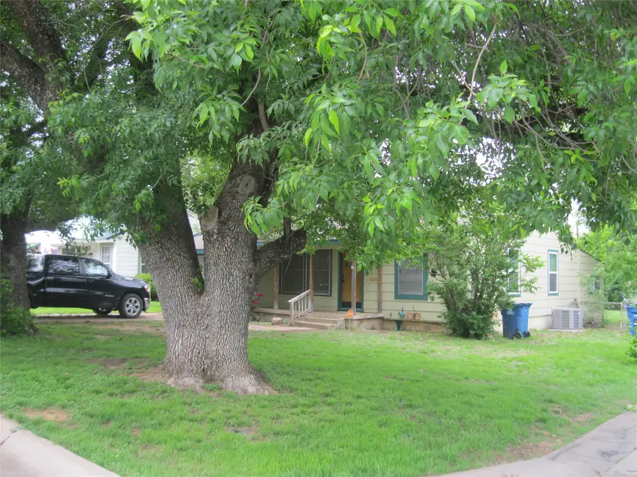 1206 W Dyer Street, Breckenridge, TX 76424 - #3