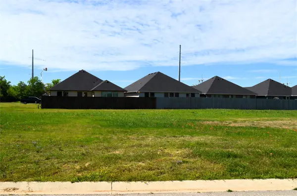 305 Preston Road, Mabank, TX 75147