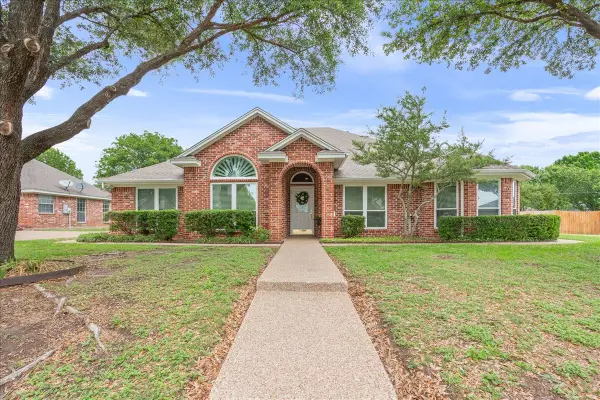 1216 Darbyton Drive, Hewitt, TX 76643