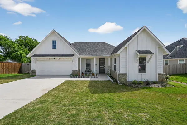 411 W Harwood Road, Euless, TX 76039