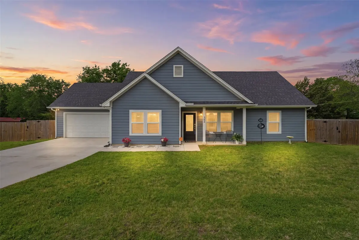 304 W Greenwood Avenue, Bowie, TX 76230 - #1