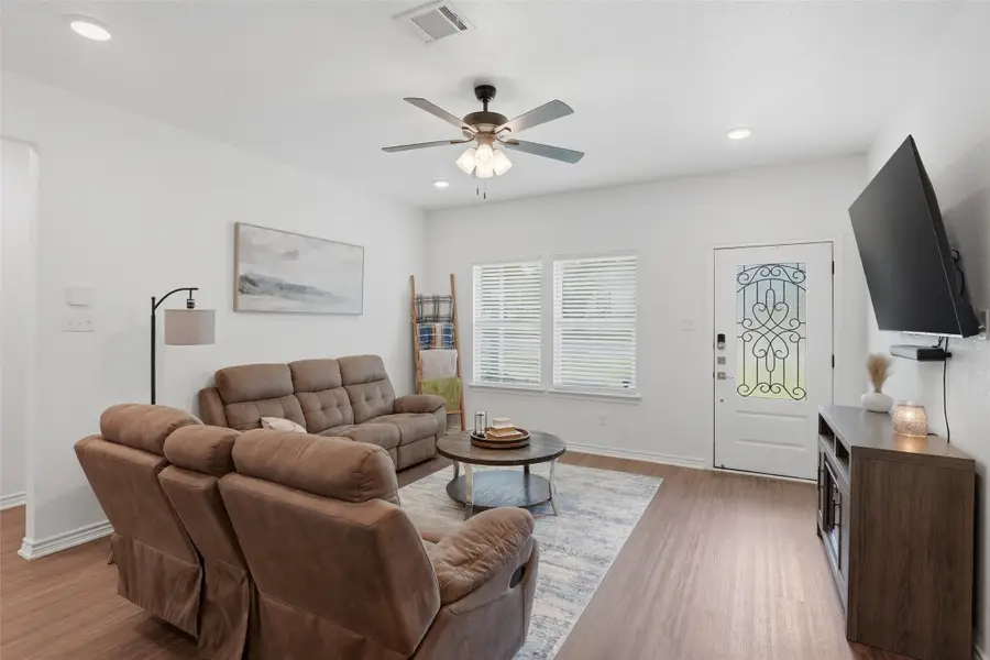 304 W Greenwood Avenue, Bowie, TX 76230 - #3