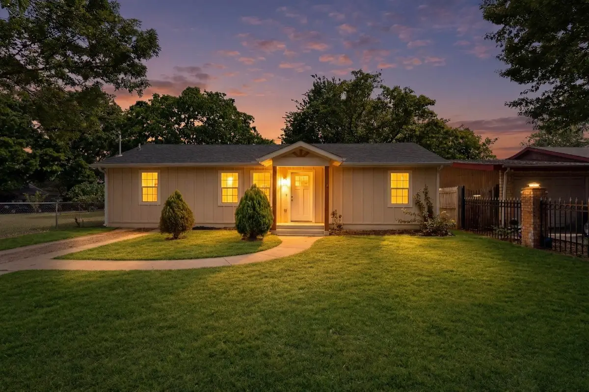 910 S Chatfield Street, Ennis, TX 75119 - #1