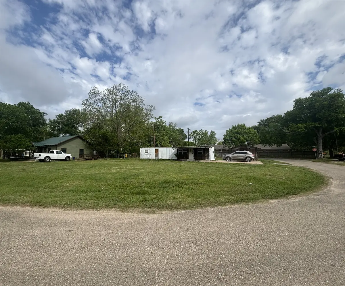 211 E Railroad St Street, Tenaha, TX 75147 - #1