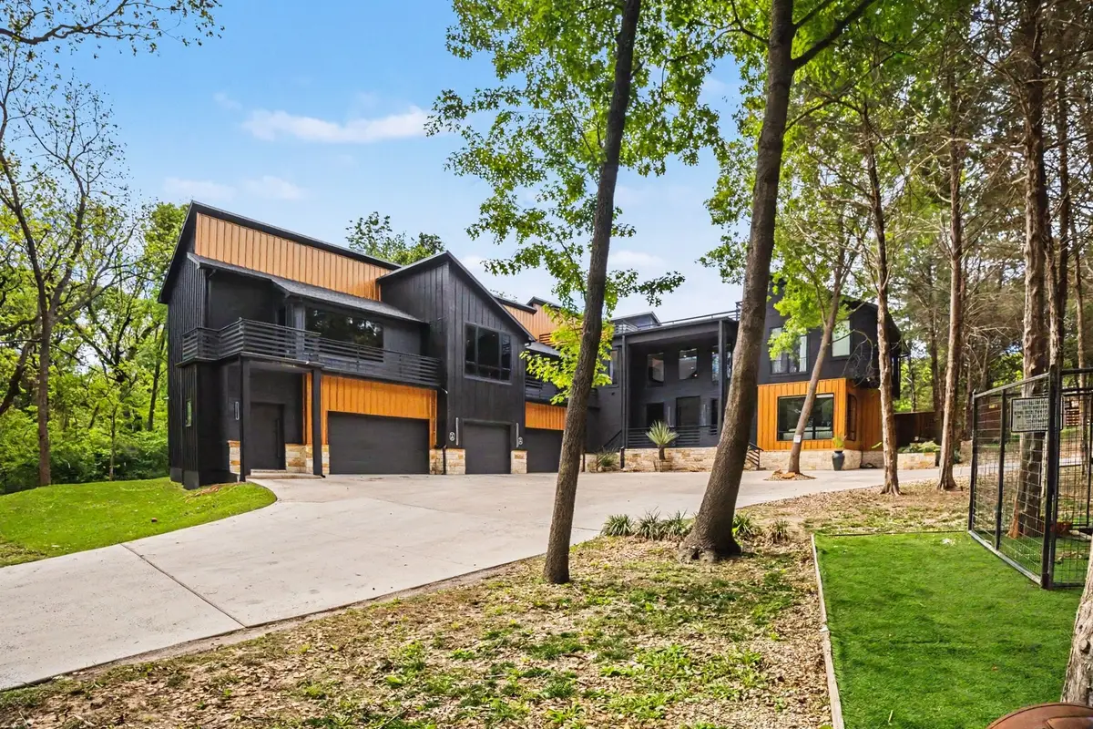 511 S Bluegrove Road, Lancaster, TX 75146 - #1