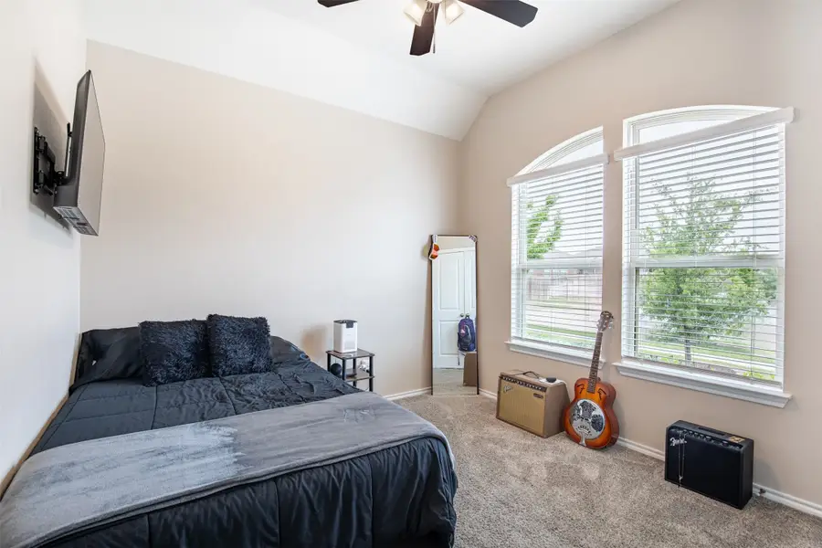 610 Autumn Avenue, Justin, TX 76247 - #3