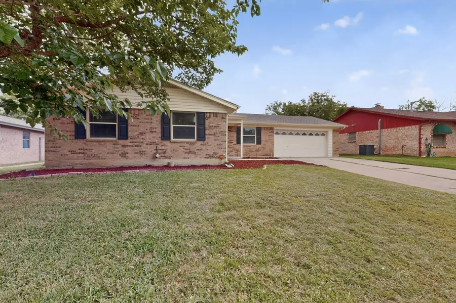 4512 Tiptop Street, Haltom City, TX 76117 - #3