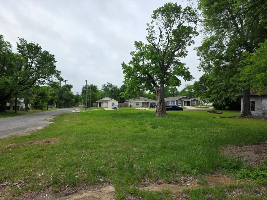 619 E 3rd Street, Bonham, TX 75418 - #3