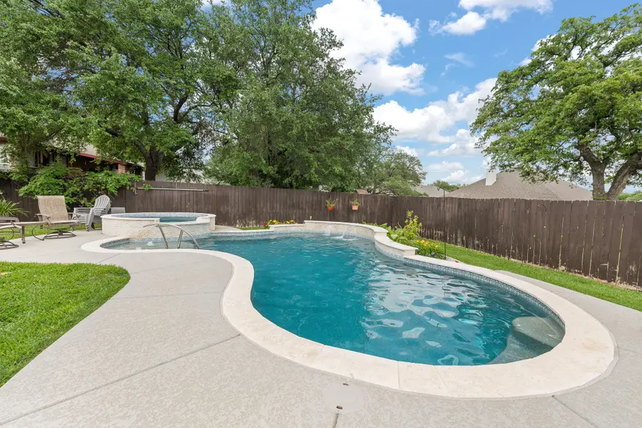 3211 Golden Oaks Circle Circle, Granbury, TX 76049 - #3