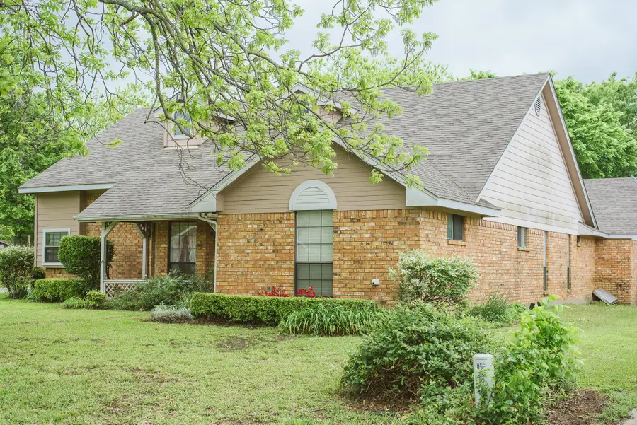 610 S Mill Street, Wolfe City, TX 75496 - #3