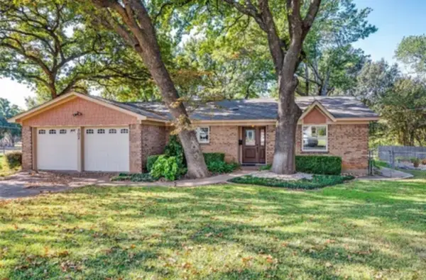 802 Wilshire Court, Arlington, TX 76012