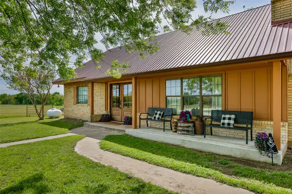 899 S Pecan Street, Muenster, TX 76252