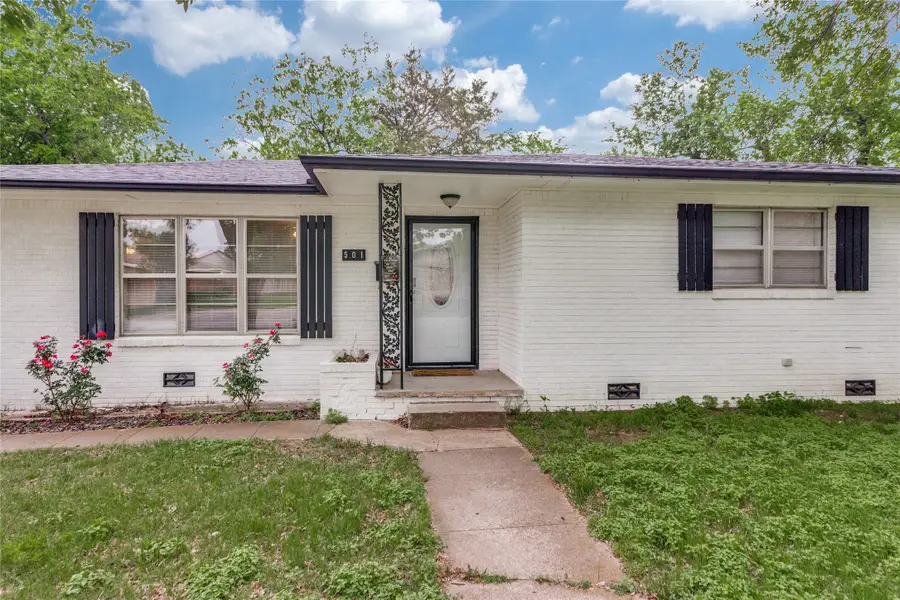 501 Lindsey Street, Bowie, TX 76230 - #2