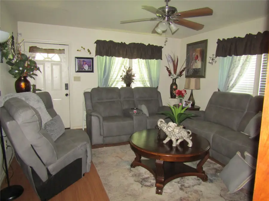 109 E Drane Avenue, Corsicana, TX 75110 - #2