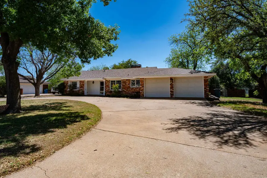 1902 Country Club Drive, Sweetwater, TX 79556 - #2