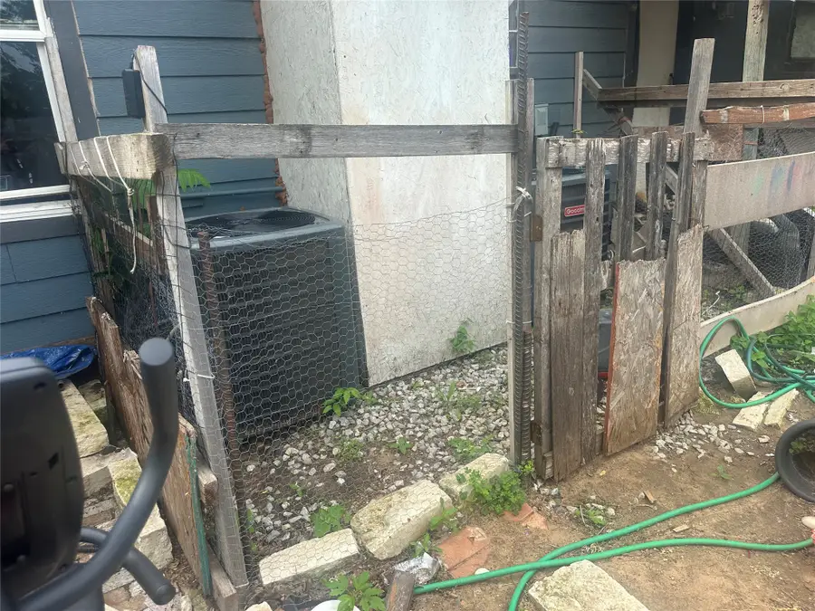 4331 Bateman Avenue, Dallas, TX 75216 - #3