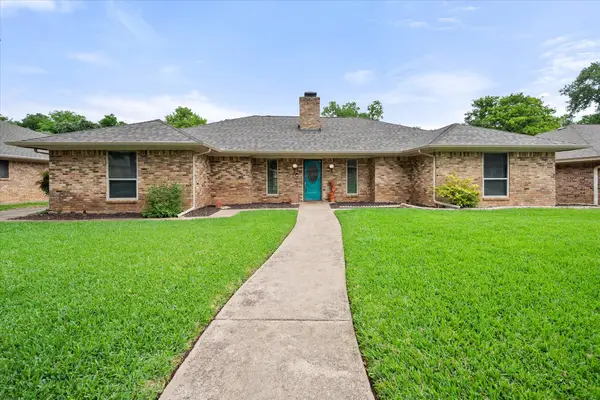 4103 Three Oaks Drive, Arlington, TX 76016
